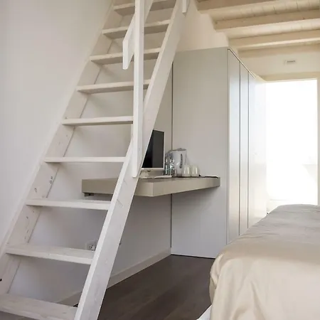 Home Suites Home 2*
